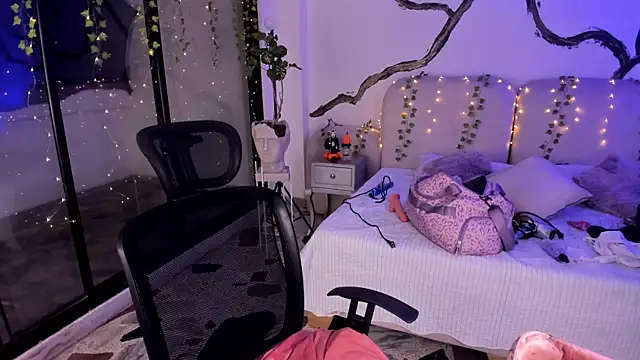 SarahCastro1  online show from 31, 10, 2025