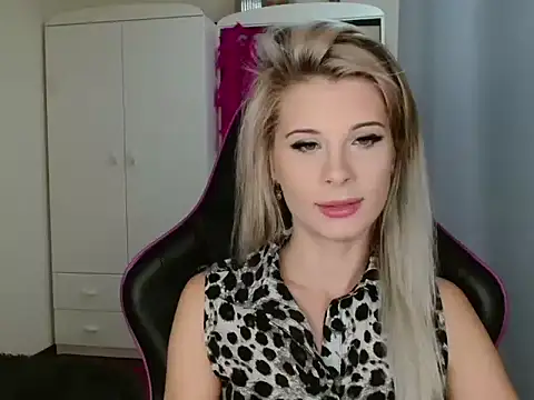 KristineGlow online show from 24, 10, 2025