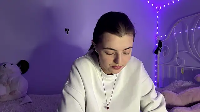 HoneyMist online show from 10, 11, 2025