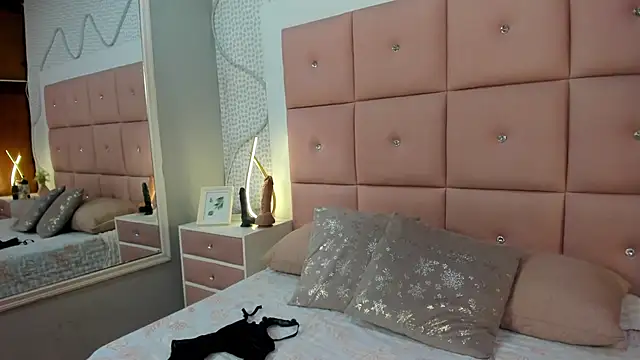 DaisySnugs1 online show from 8, 1, 2026