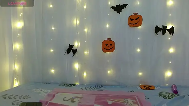 Snapshot of NoraParkeer chatting on 9, 10, 2025 NoraParkeer online show from 9, 10, 2025