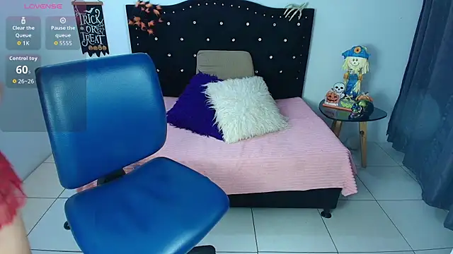 Snapshot of SammySmall_F_w chatting on 23, 10, 2025 SammySmall F w online show from 23, 10, 2025