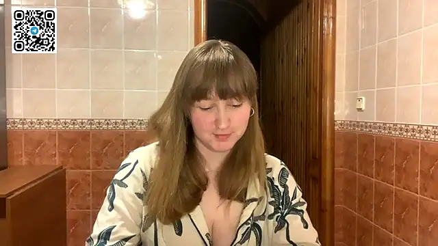 MaroonMoon  online show from 2, 11, 2025