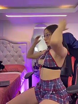 kiara velvet  online show from 11, 10, 2025