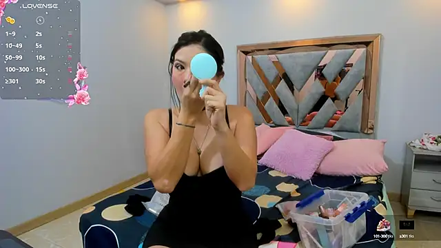 Snapshot of LunaJohansson chatting on 3, 10, 2025 LunaJohansson online show from 3, 10, 2025