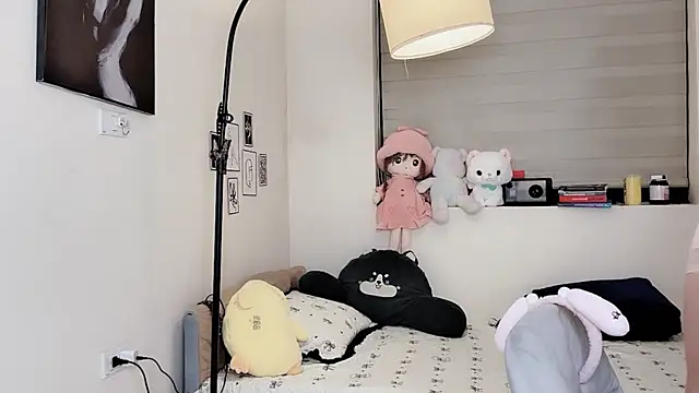 Snapshot of MaiLiiil chatting on 17, 12, 2025 MaiLiiil online show from 17, 12, 2025