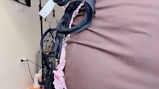 Snapshot of MaiLiiil chatting on 18, 12, 2025 MaiLiiil online show from 18, 12, 2025