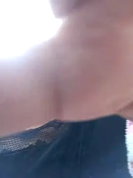 lauramartins7 online show from 5, 12, 2025