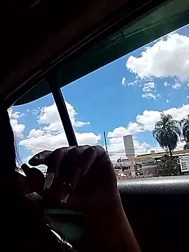 lauramartins7 online show from 9, 1, 2026