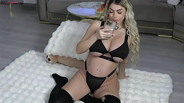 Snapshot of Ellyxxxelly chatting on 13, 10, 2025 Ellyxxxelly online show from 13, 10, 2025