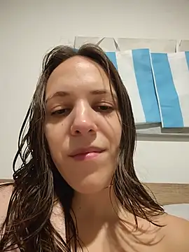 Snapshot of lauflor chatting on 8, 7, 2026 lauflor online show from 8, 7, 2026