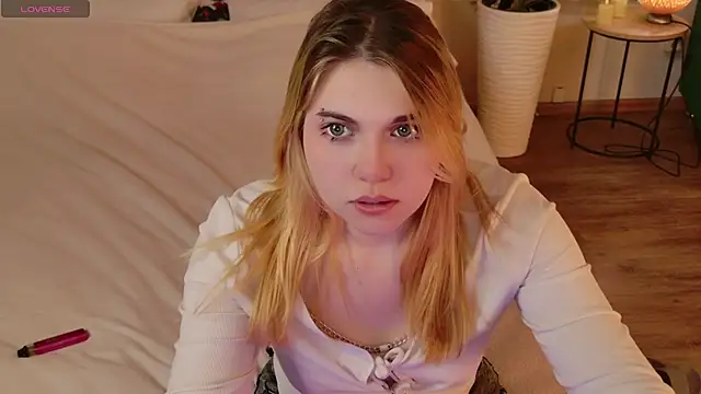 Evie Vall online show from 28, 11, 2025