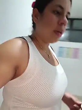 GabyMontenegro online show from 8, 4, 2026