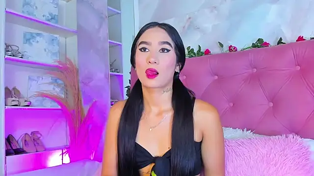 Nicolqueen  online show from 5, 11, 2025