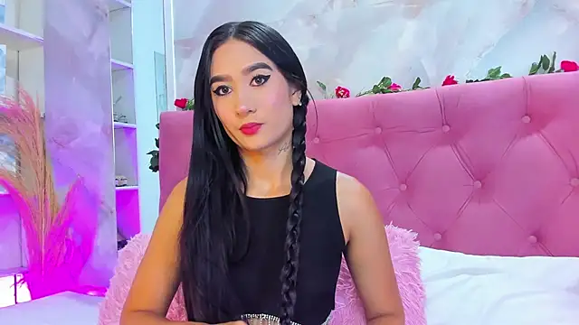 Nicolqueen  online show from 6, 11, 2025