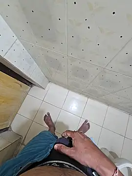 Snapshot of Gamecoc chatting on 12, 10, 2025 Gamecoc online show from 12, 10, 2025