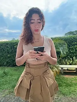 Snapshot of roxyrougee chatting on 5, 5, 2026 roxyrougee online show from 5, 5, 2026
