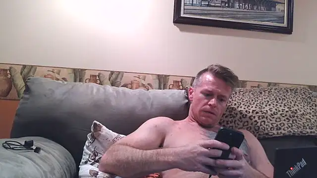 Snapshot of DILFiGuess11 chatting on 8, 6, 2026 DILFiGuess11 online show from 8, 6, 2026