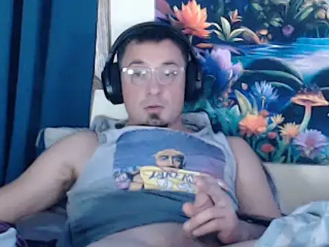 Snapshot of YoBlezz chatting on 13, 11, 2025 YoBlezz online show from 13, 11, 2025