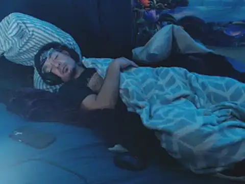 Snapshot of YoBlezz chatting on 16, 11, 2025 YoBlezz online show from 16, 11, 2025