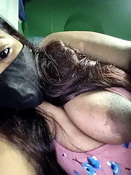 Snapshot of V-hot-swiet chatting on 7, 10, 2025 V-hot-swiet online show from 7, 10, 2025