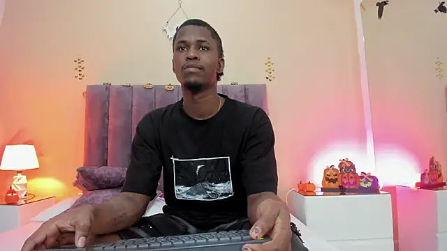 Snapshot of Kiaraa_y_Her_Crazy chatting on 30, 10, 2025 Kiaraa y Her Crazy online show from 30, 10, 2025