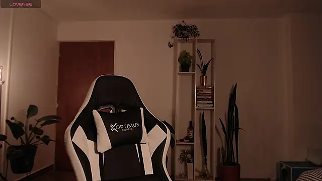 Ellyuwuw online show from 15, 11, 2025