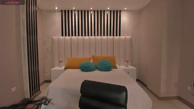 LaurentConnor online show from 14, 11, 2025