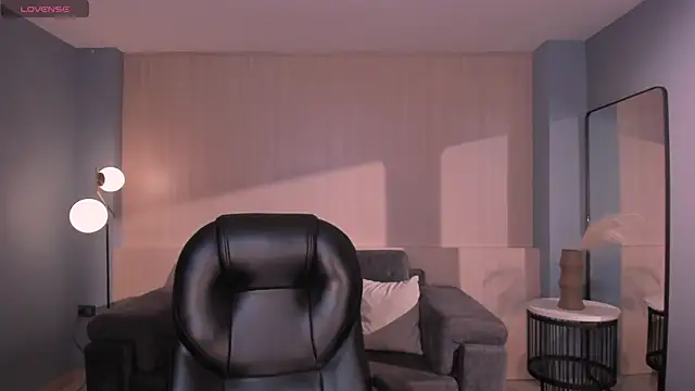 MayaMoretti  online show from 4, 4, 2026