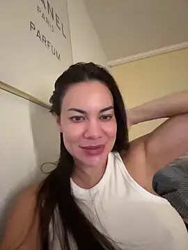 Snapshot of SweetMeiiii chatting on 9, 9, 2025 SweetMeiiii online show from 9, 9, 2025