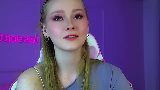 AgataFoxley online show from 22, 4, 2026