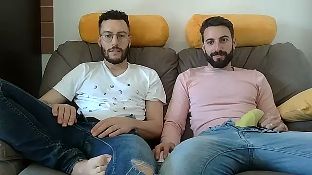 Amicisegreti online show from 8, 4, 2026