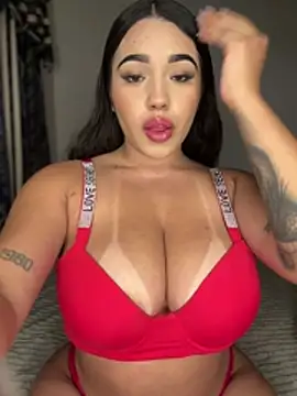 Snapshot of SofiaWildee chatting on 1, 4, 2026 SofiaWildee online show from 1, 4, 2026