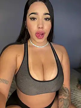 Snapshot of SofiaWildee chatting on 8, 4, 2026 SofiaWildee online show from 8, 4, 2026