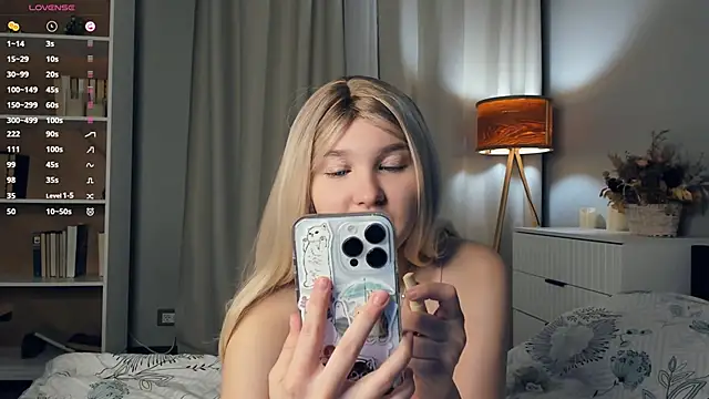 ErinBissonnette online show from 26, 10, 2025