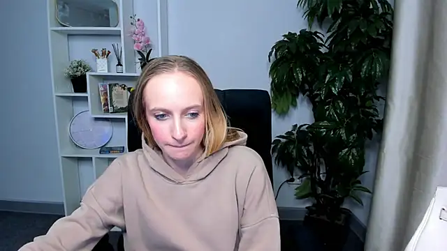 Snapshot of HelenLindsey chatting on 26, 10, 2025 HelenLindsey online show from 26, 10, 2025
