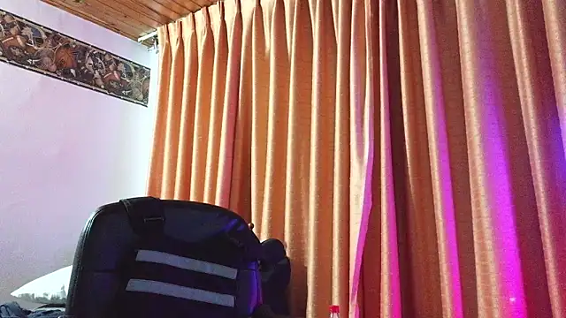 Snapshot of Axel-Cr0ss chatting on 7, 10, 2025 Axel-Cr0ss online show from 7, 10, 2025