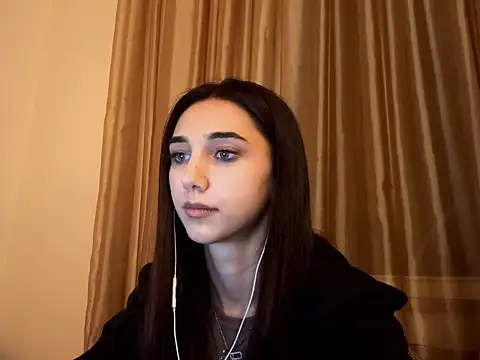 Snapshot of LinaMour chatting on 21, 9, 2025 LinaMour online show from 21, 9, 2025