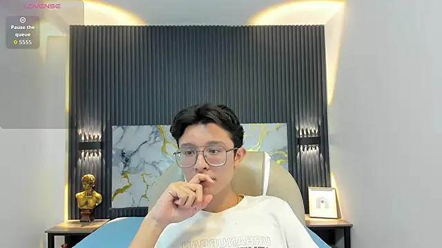 SantiagoRusso18 online show from 24, 10, 2025