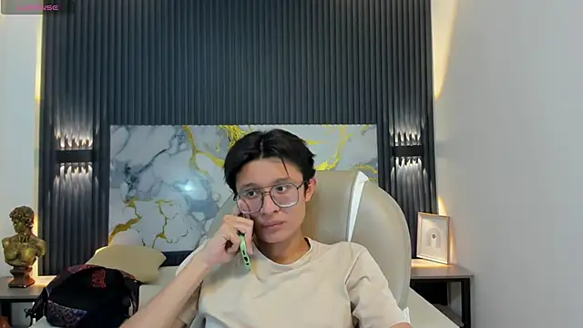 SantiagoRusso18 online show from 28, 11, 2025