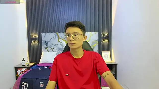 SantiagoRusso18 online show from 13, 2, 2026