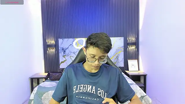 SantiagoRusso18 online show from 17, 2, 2026