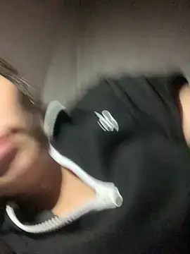 tuyetnhi-00 online show from 5, 10, 2025