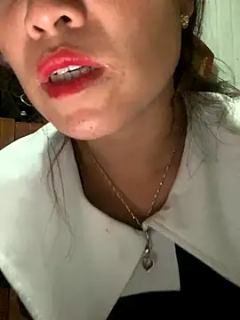 tuyetnhi-00 online show from 7, 10, 2025