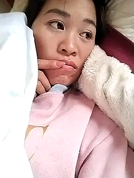 tuyetnhi-00 online show from 4, 11, 2025