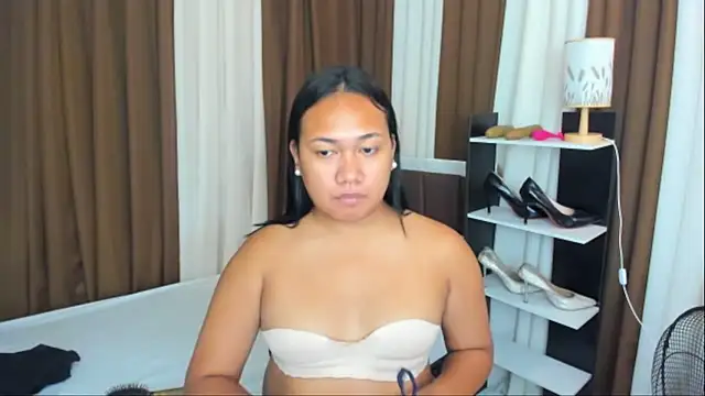 Snapshot of TsUncutKaren chatting on 11, 9, 2025 TsUncutKaren online show from 11, 9, 2025