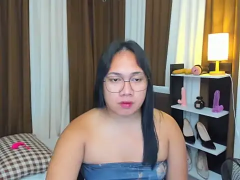 Snapshot of TsUncutKaren chatting on 28, 9, 2025 TsUncutKaren online show from 28, 9, 2025