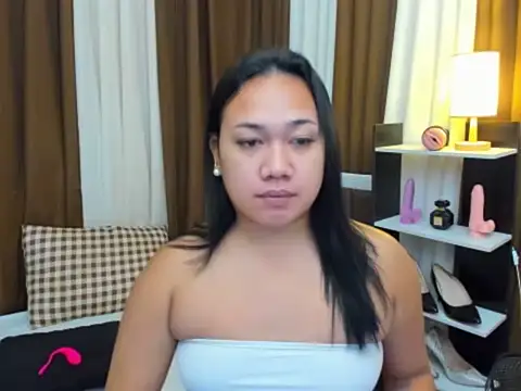 TsUncutKaren online show from 25, 10, 2025