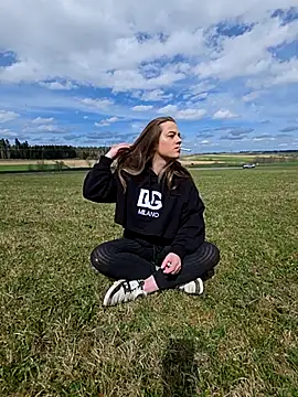 Luna Lynn online show from 6, 4, 2026