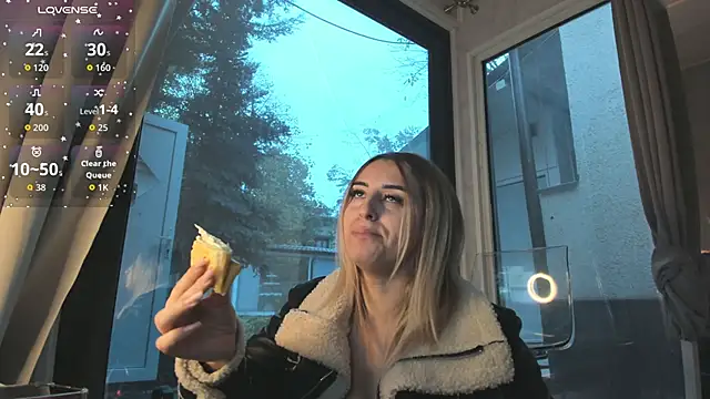 Ella Vee online show from 14, 11, 2025